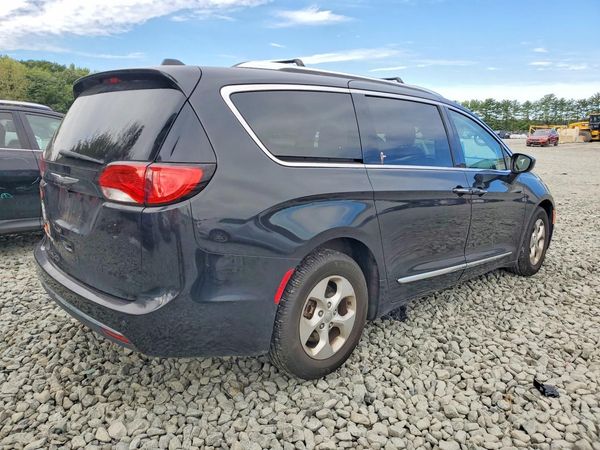 2017 CHRYSLER PACIFICA Touring L Plus — PSRA