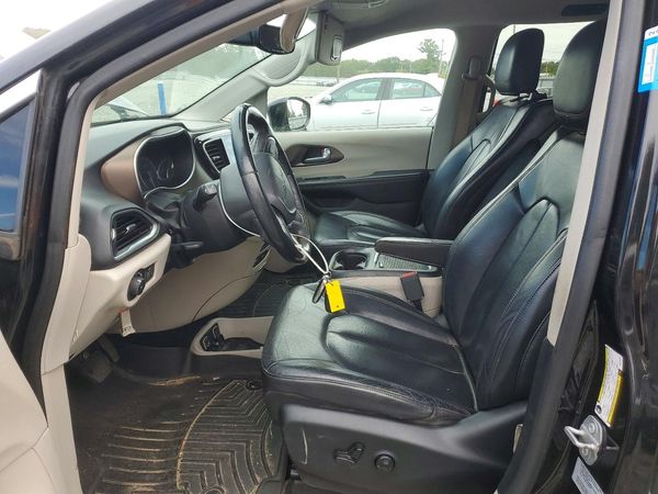 2017 CHRYSLER PACIFICA Touring L Plus — DENT