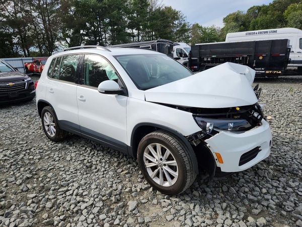 2017 VOLKSWAGEN TIGUAN — Passenger 3/4