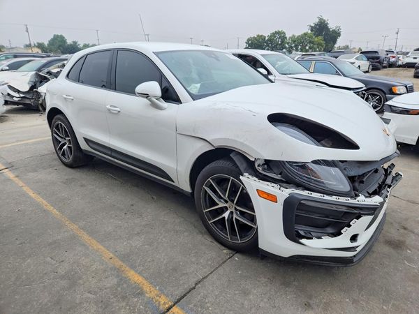 2023 PORSCHE MACAN Macan / Macan T — Passenger 3/4