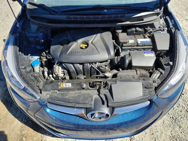 2014 HYUNDAI ELANTRA GLS (Middle) — Engine bay