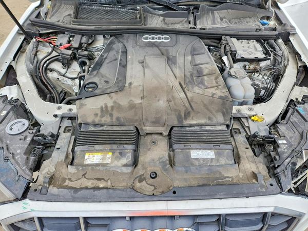 2023 AUDI Q7 — Engine bay
