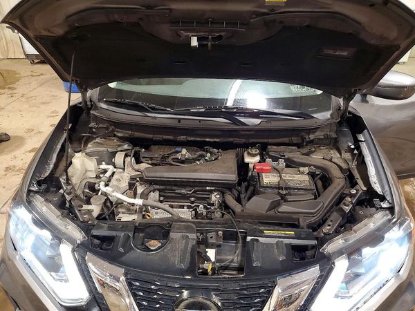 2018 NISSAN ROGUE — Engine bay