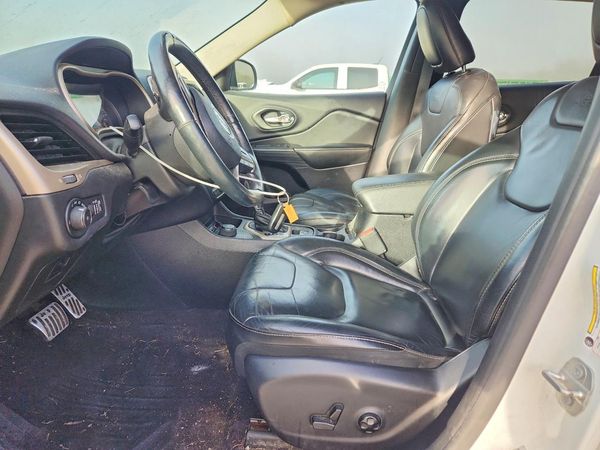 2017 JEEP CHEROKEE Limited — DENT