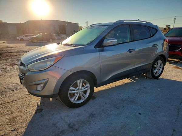 2013 HYUNDAI TUCSON — Front 3/4