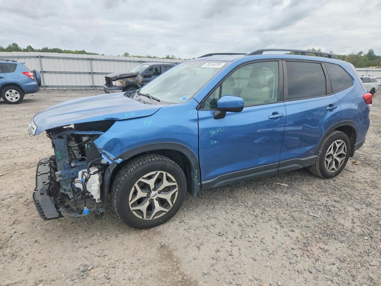 2019 SUBARU FORESTER Prm+ES+SMART — Front 3/4