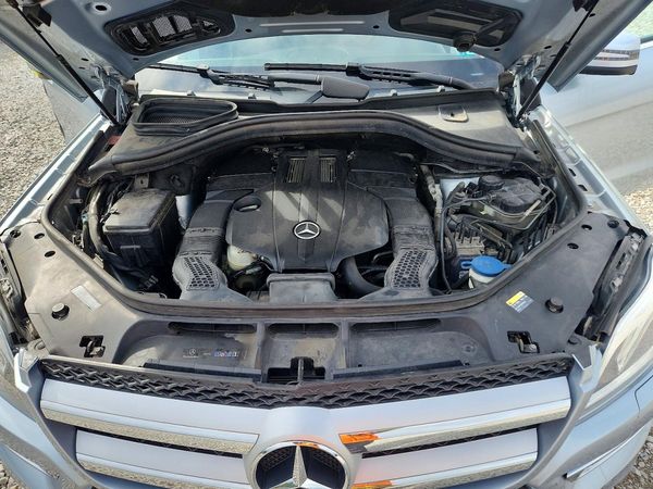 2015 MERCEDES-BENZ GL GL450 — Engine bay