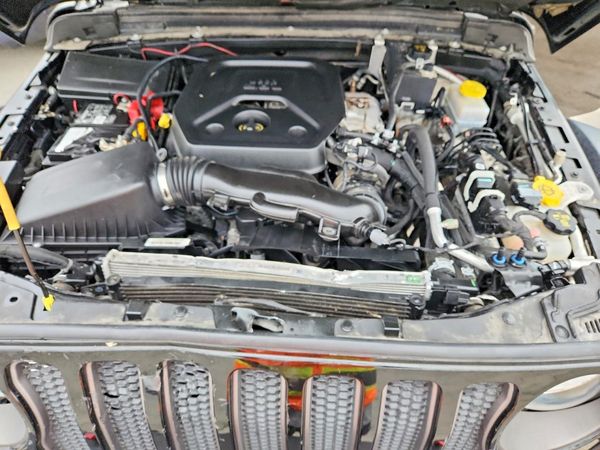 2021 JEEP WRANGLER UNLIMITED Unlimited Rubicon — Engine bay