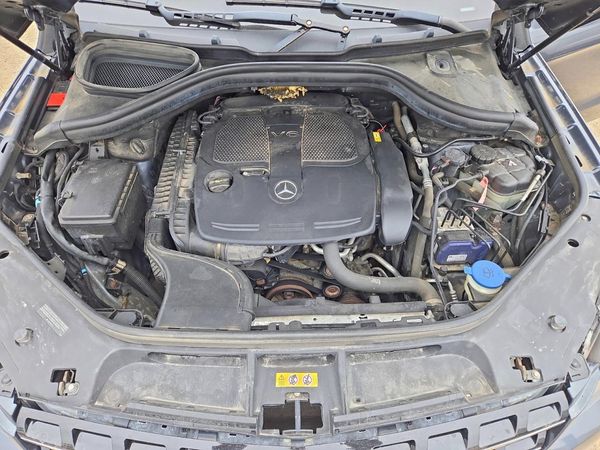 2013 MERCEDES-BENZ ML ML350 4-MATIC — Engine bay
