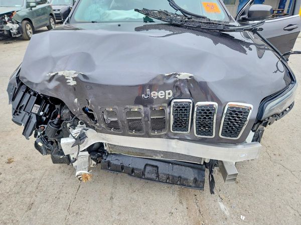 2021 JEEP CHEROKEE Altitude, Latitude Lux — Engine bay