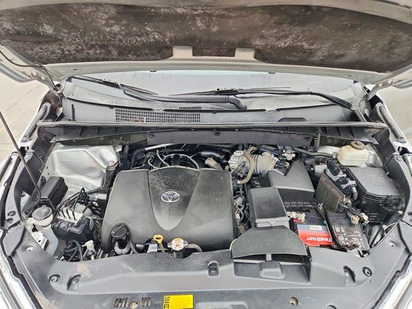 2018 TOYOTA HIGHLANDER — Engine bay