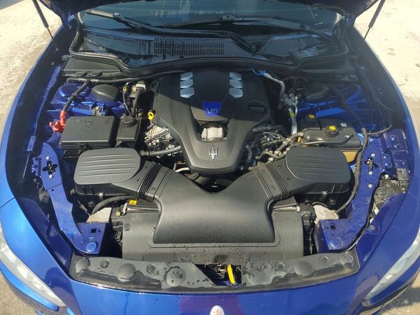 2014 MASERATI GHIBLI — Engine bay