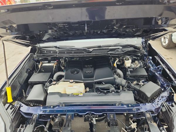 2022 TOYOTA TUNDRA SR5 — Engine bay
