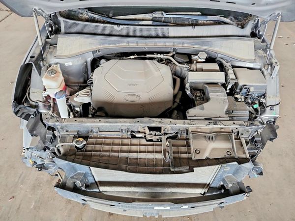 2019 KIA SORENTO SX, SXL — Engine bay