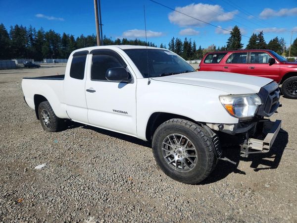 2014 TOYOTA TACOMA Delux Grade — Passenger 3/4