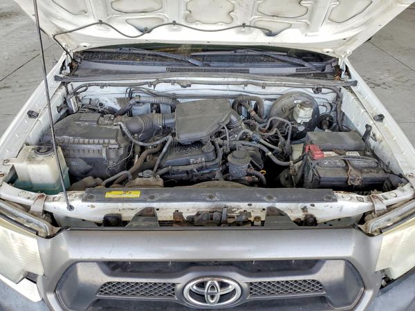 2013 TOYOTA TACOMA Delux — Engine bay