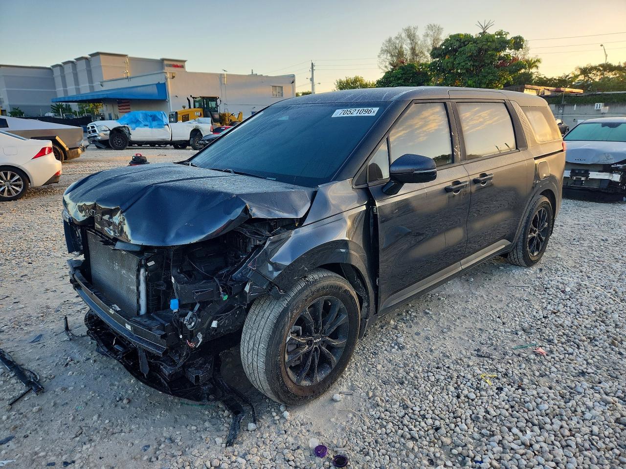 2023 KIA CARNIVAL LX, LX Seat Package — Front 3/4