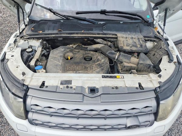 2013 LAND ROVER RANGEROVER Pure Premium — Engine bay