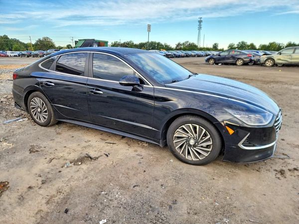 2022 HYUNDAI SONATA Limited — Passenger 3/4