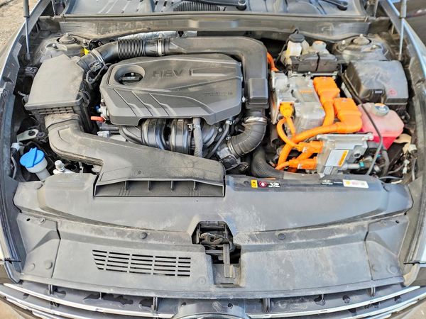 2022 HYUNDAI SONATA Limited — Engine bay