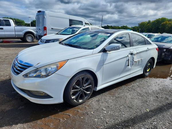 2014 HYUNDAI SONATA — Front 3/4