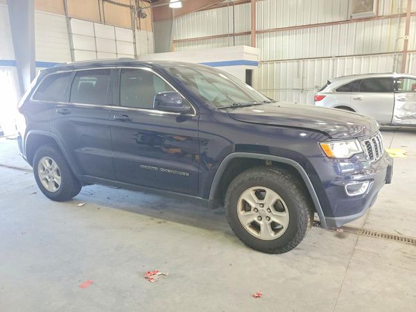 2017 JEEP GRAND CHEROKEE Laredo — Passenger 3/4