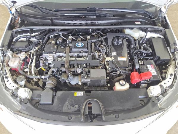 2021 TOYOTA COROLLA LE — Engine bay