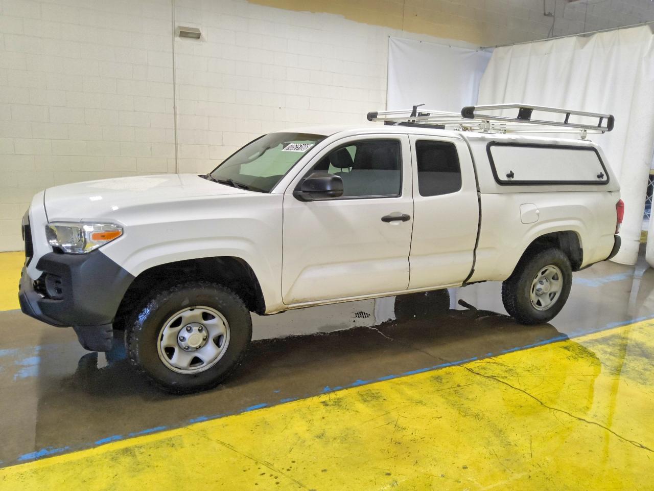 2021 TOYOTA TACOMA SR5 — Front 3/4