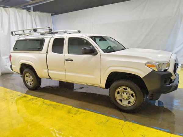 2021 TOYOTA TACOMA SR5 — Passenger 3/4