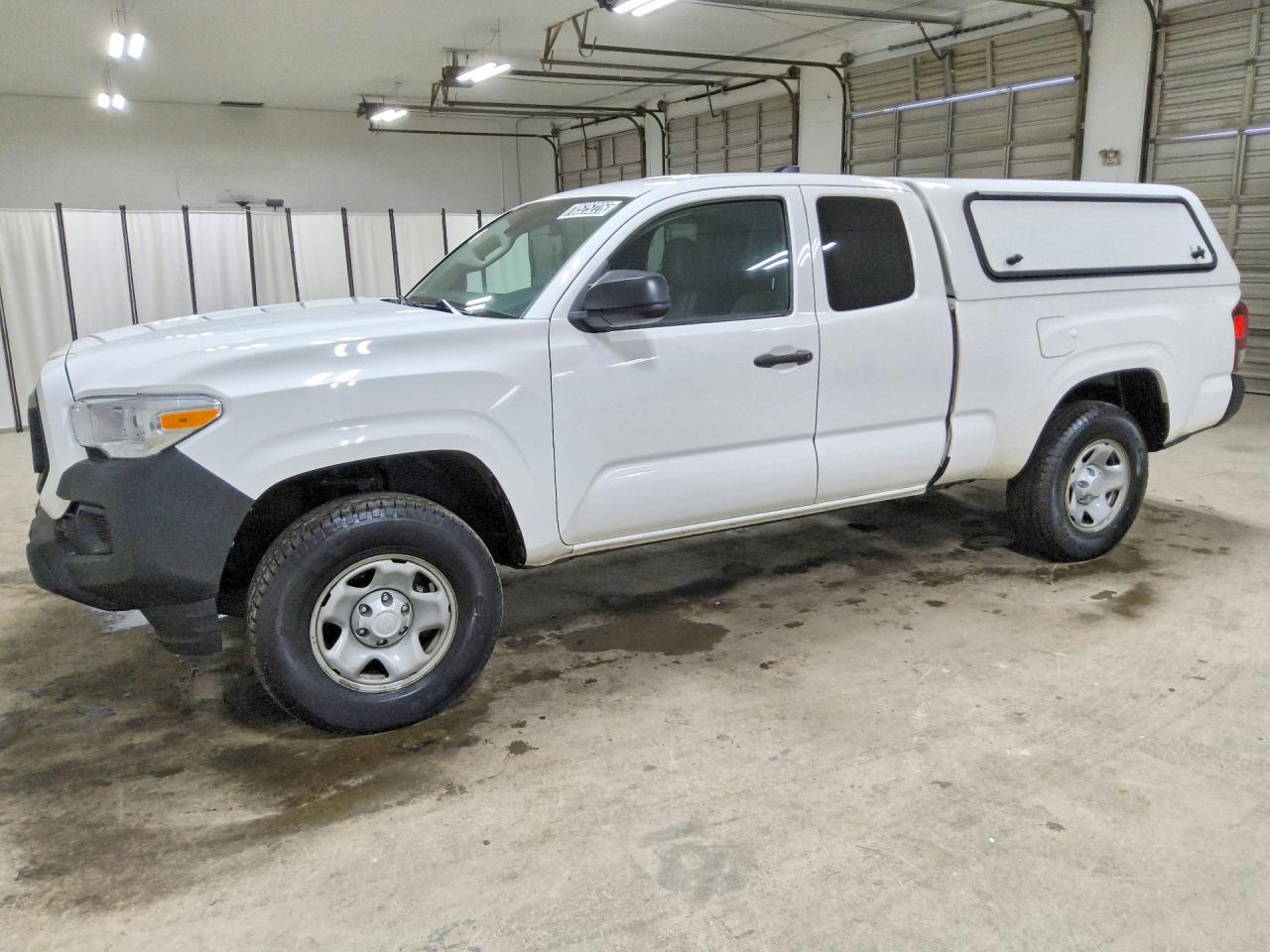 2022 TOYOTA TACOMA SR5 — Front 3/4