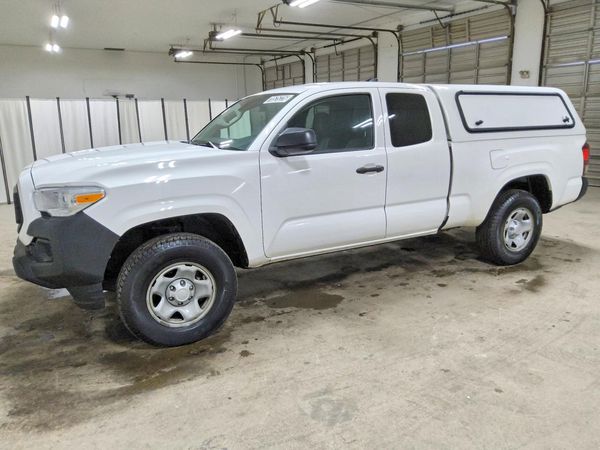 2022 TOYOTA TACOMA SR5 — Front 3/4