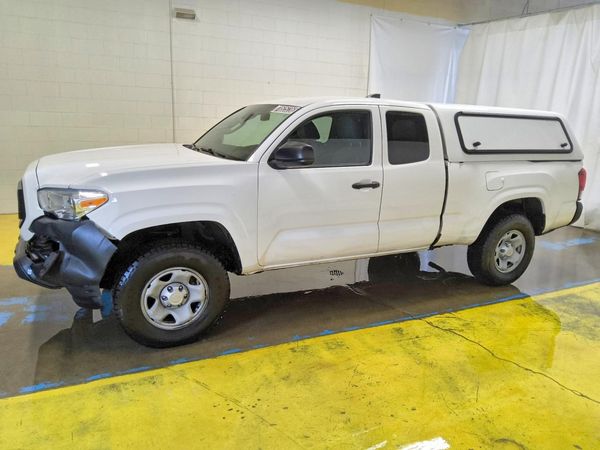 2022 TOYOTA TACOMA SR5 — Front 3/4