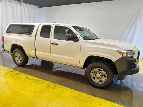 2022 TOYOTA TACOMA SR5 — Passenger 3/4