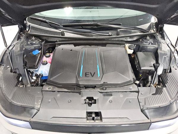 2024 HYUNDAI IONIQ SEL — Engine bay