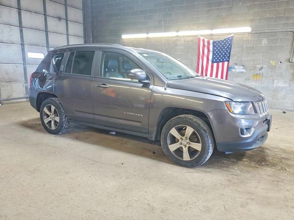 2016 JEEP COMPASS Latitude — Passenger 3/4