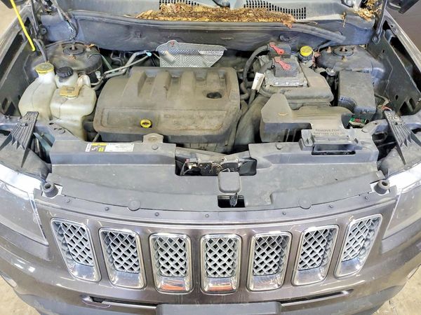 2016 JEEP COMPASS Latitude — Engine bay