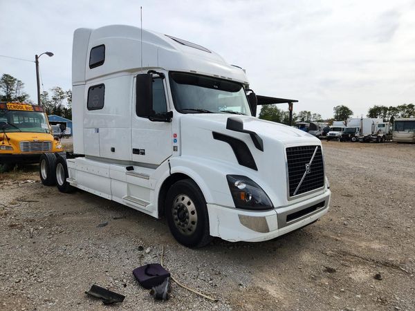 2018 VOLVO VN — Passenger 3/4