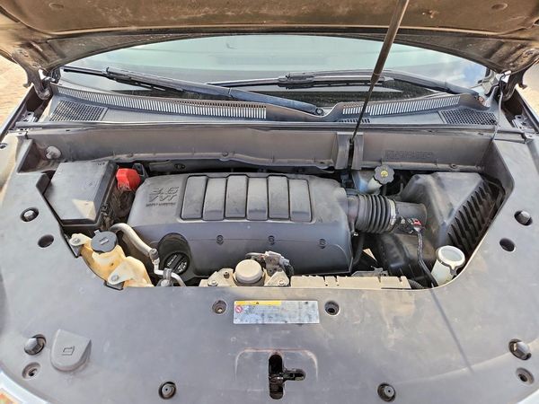 2017 CHEVROLET TRAVERSE 1LT — Engine bay