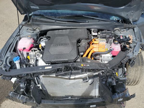 2025 HYUNDAI ELANTRA Limited — Engine bay