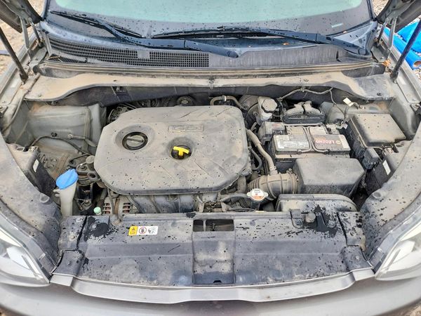 2016 KIA SOUL Exclaim — Engine bay