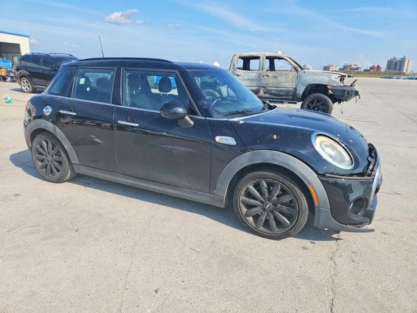 2015 MINI COOPER — Passenger 3/4