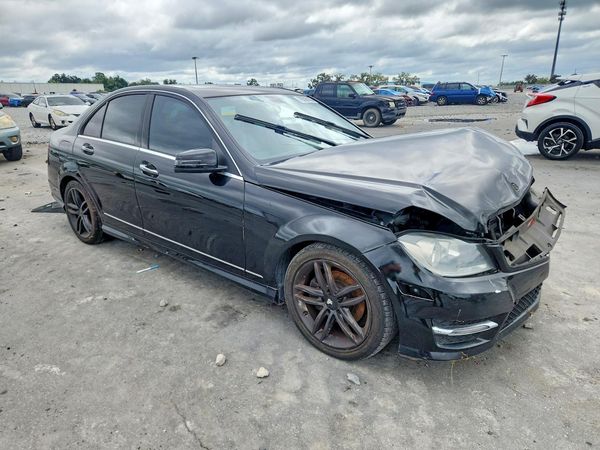 2013 MERCEDES-BENZ C C250 — Passenger 3/4