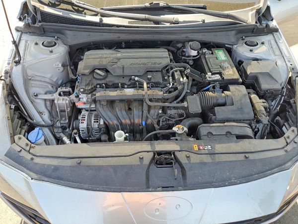 2021 HYUNDAI ELANTRA SEL — Engine bay