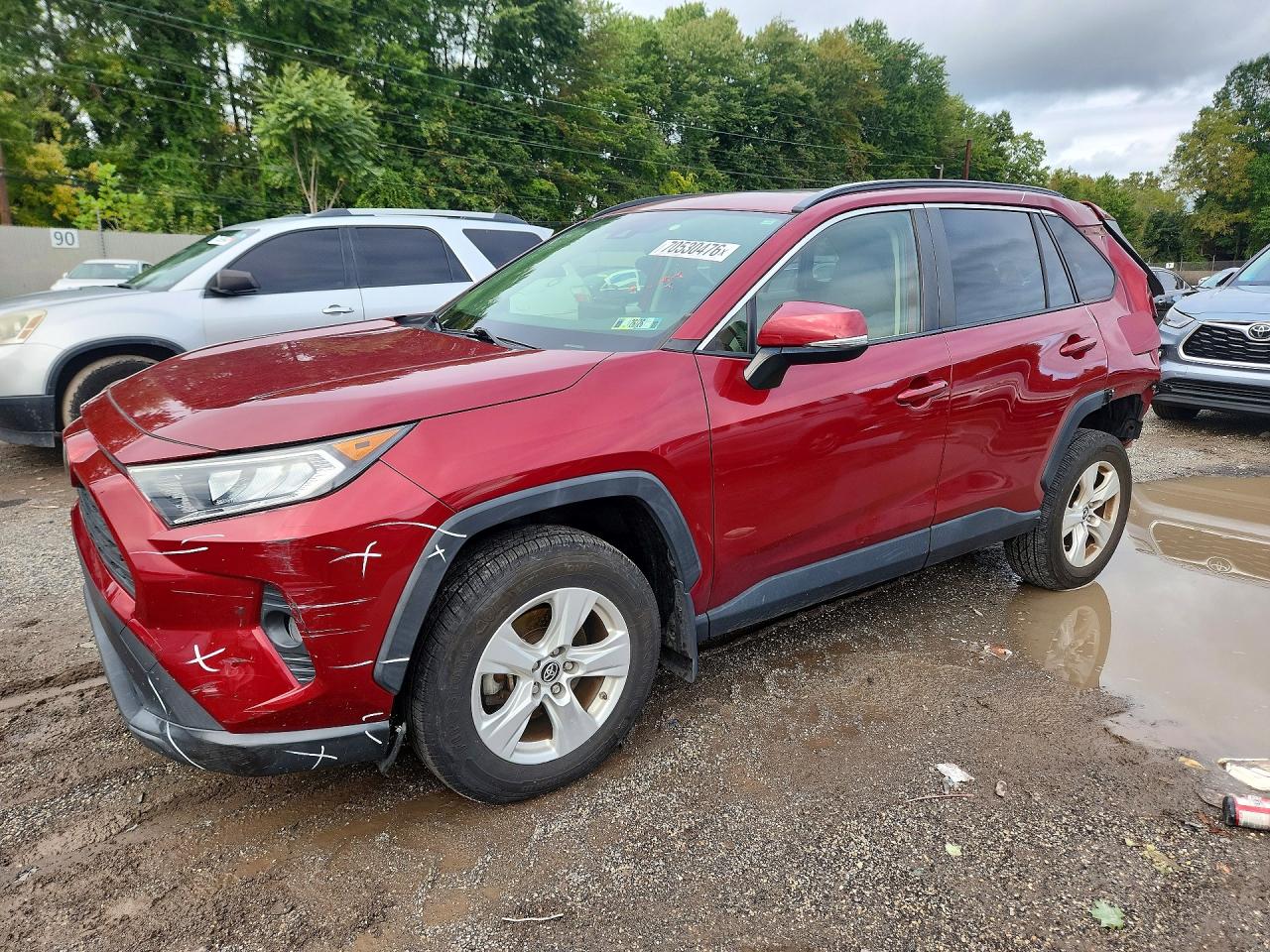 2019 TOYOTA RAV4 XLE / XLE Premium 4WD — Front 3/4