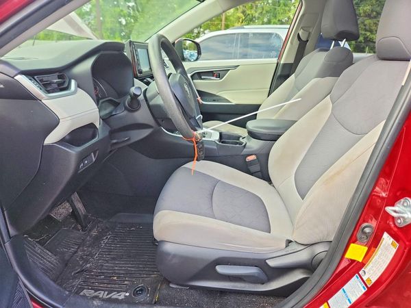 2019 TOYOTA RAV4 XLE / XLE Premium 4WD — DENT