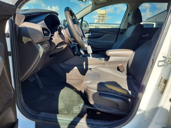 2019 HYUNDAI SANTA FE SE — DENT