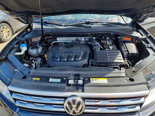2021 VOLKSWAGEN TIGUAN — Engine bay