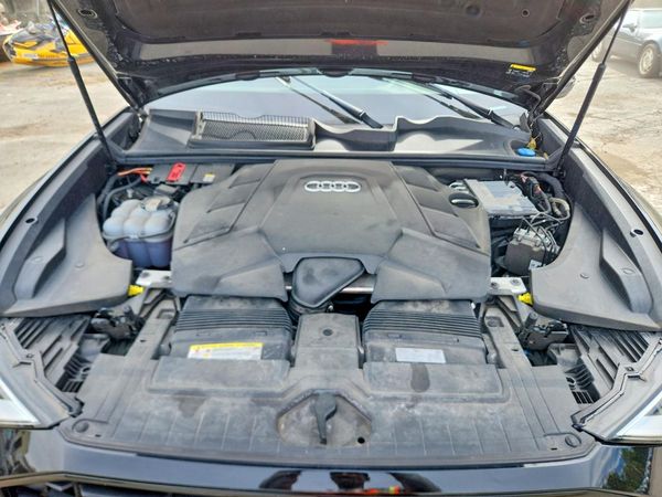 2019 AUDI Q8 — Engine bay
