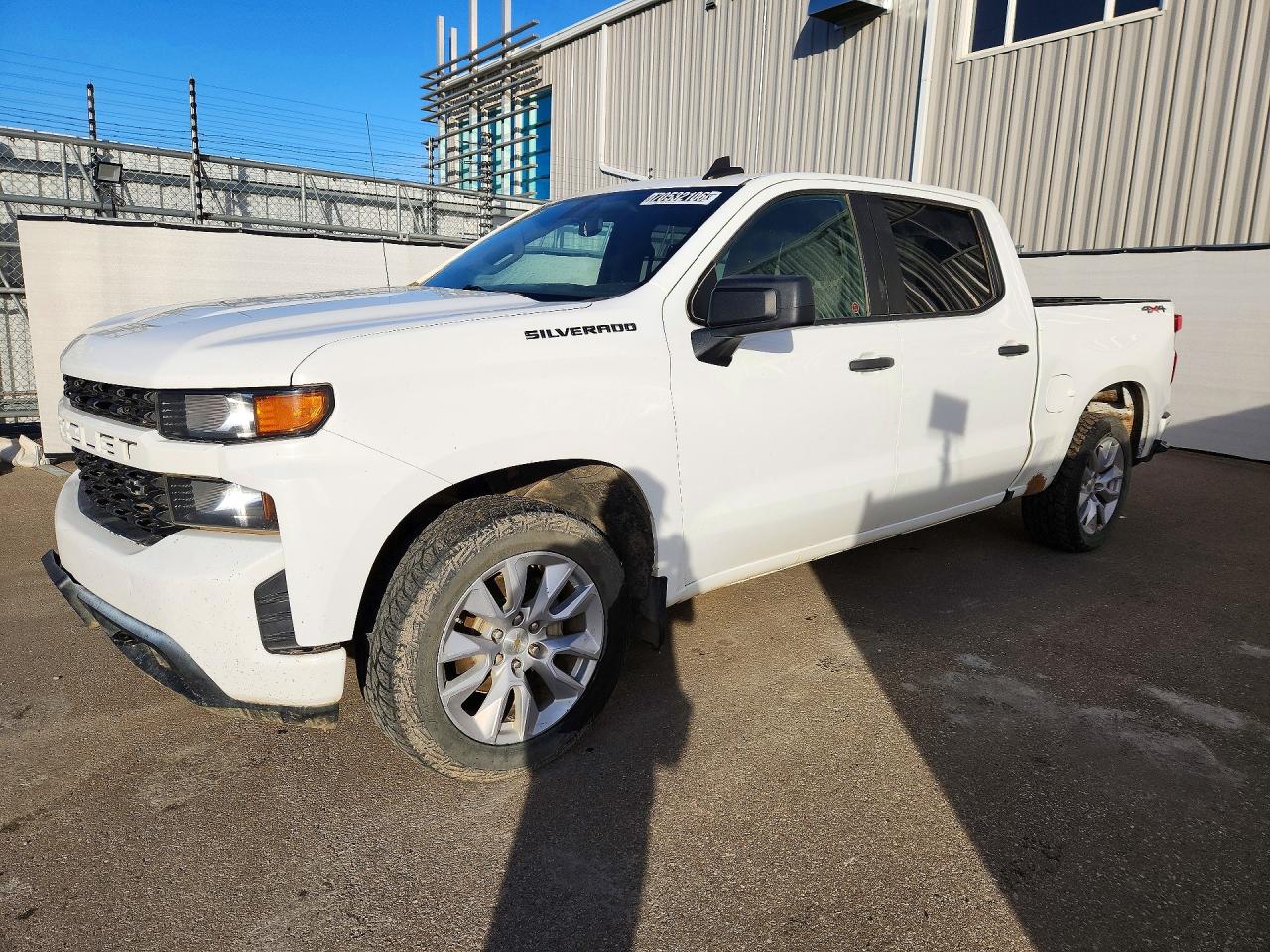 2021 CHEVROLET SILVERADO Custom — Front 3/4