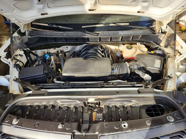2021 CHEVROLET SILVERADO Custom — Engine bay